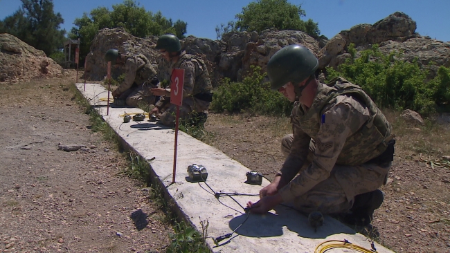 'Dağların erleri' zorlu görevlere Foça Jandarma Komando Okulu’nda hazırlanıyor